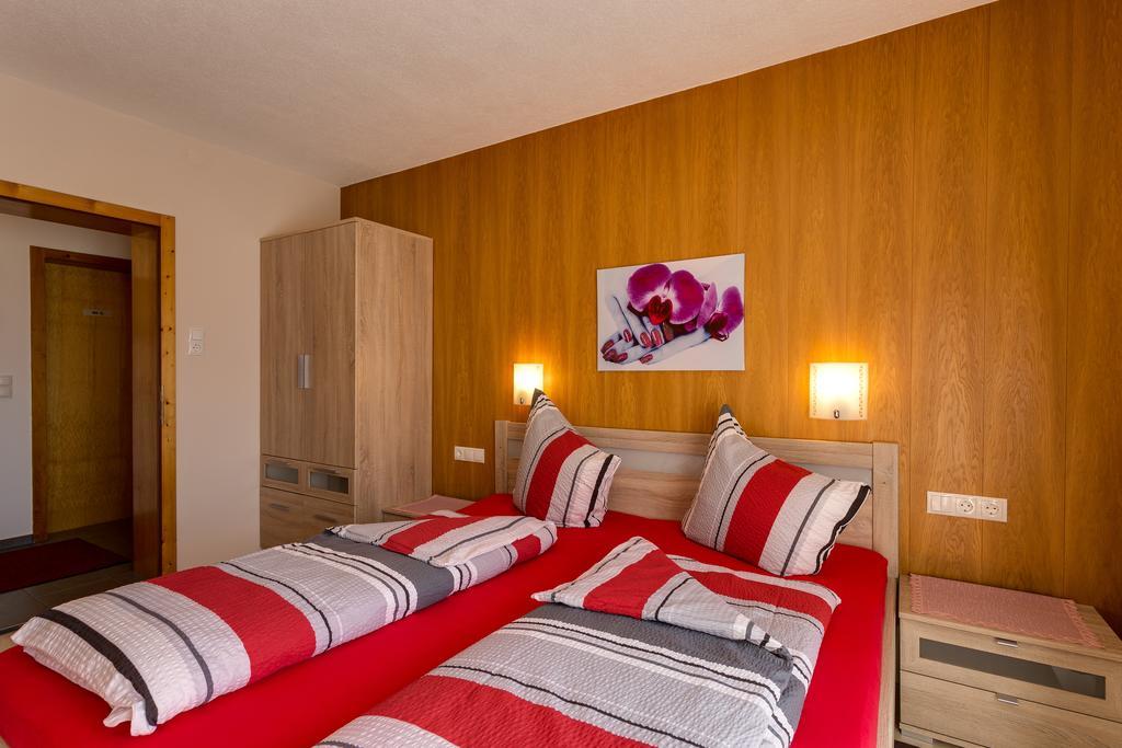 Biancas Ferienwohnung im Haus Roswitha Tumpen Exterior foto
