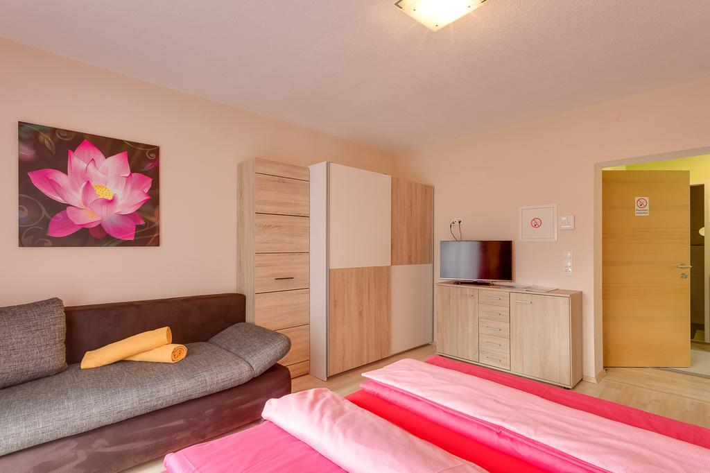 Biancas Ferienwohnung im Haus Roswitha Tumpen Exterior foto