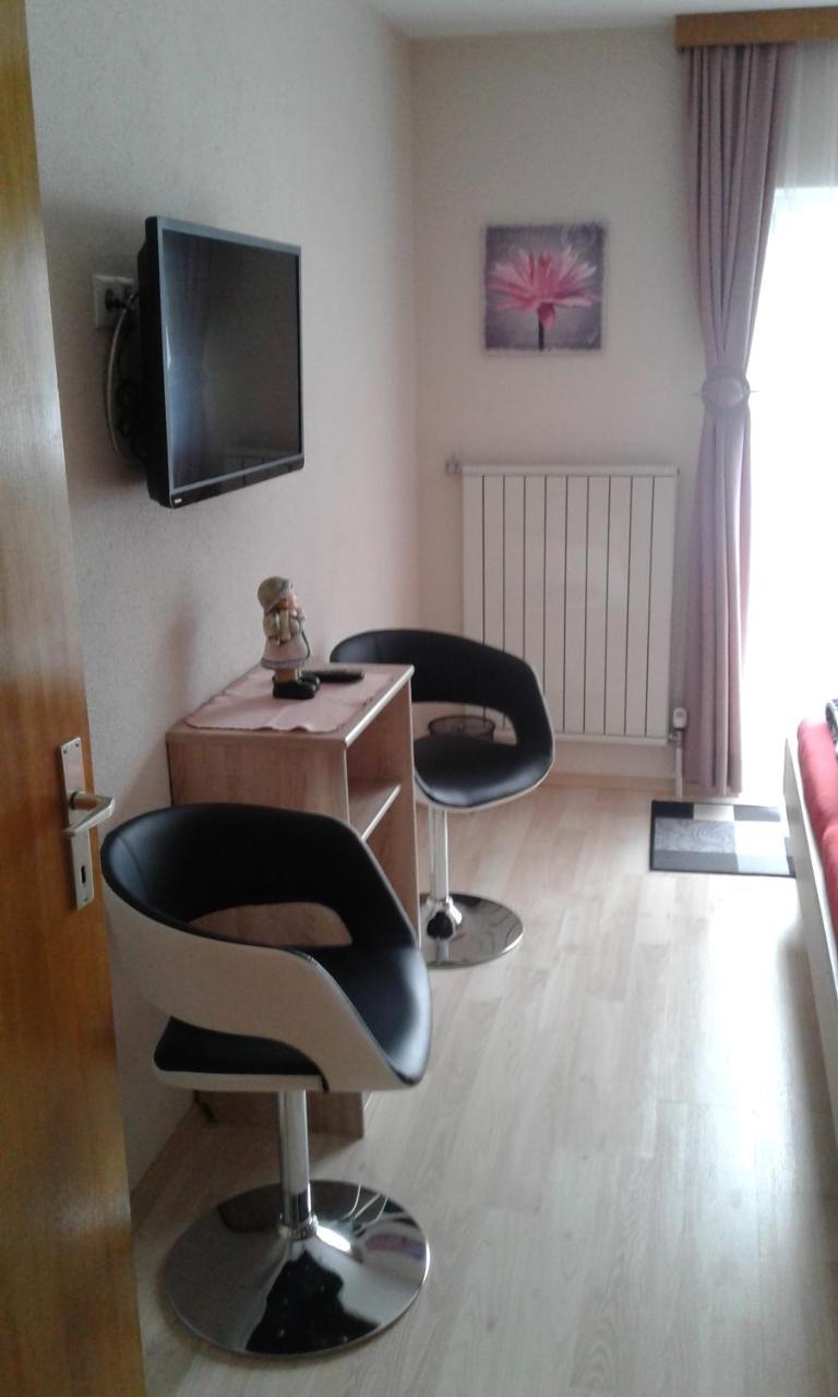 Biancas Ferienwohnung im Haus Roswitha Tumpen Exterior foto